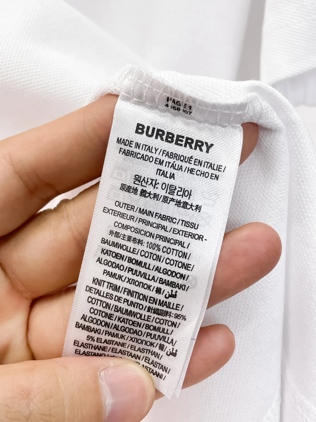 BURBERRY New Arrival Polo shirt, complete with three labels, original fabric, original customized accessories, official Same Style, using 210 grams of pure cotton pique fabric, customized same-tank dyed fabric, very comfortable and smooth to the touch, very wide and stylish, produced by a first-line brand on behalf of Factory, imported Behringer embroidery machine, embroidery is full and textured, imported Kangli direct-injection machine, printing is clear and textured, the collar rib is woven with imported yarn It will not lose shape after being worn for a long time. It is the most New Arrival style in spring and summer. It is fashionable and individual. It is super Versatile and looks good. It is very suitable for both men and women. It is a must-have for everyone. Size: S-XXL